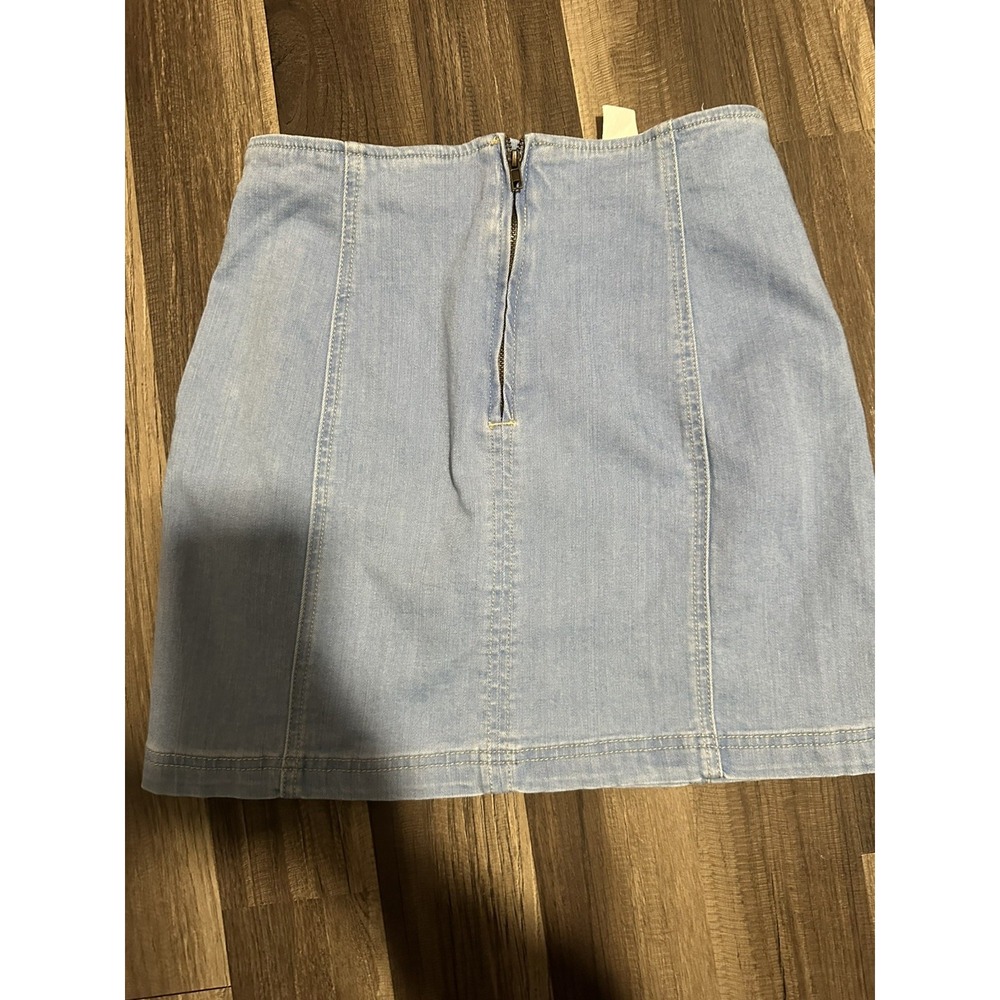 Kendall & Kylie Light Wash Denim Mini Skirt – Size 26